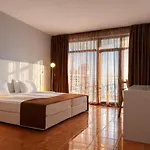Prestige Grand & Aquapark فندق غولدن ساندز