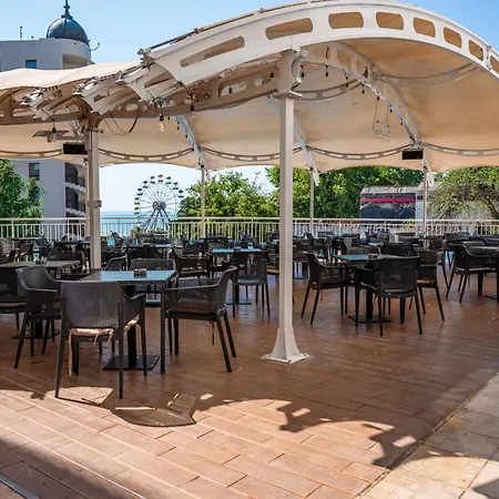 Prestige Grand & Aquapark Готель 4*
